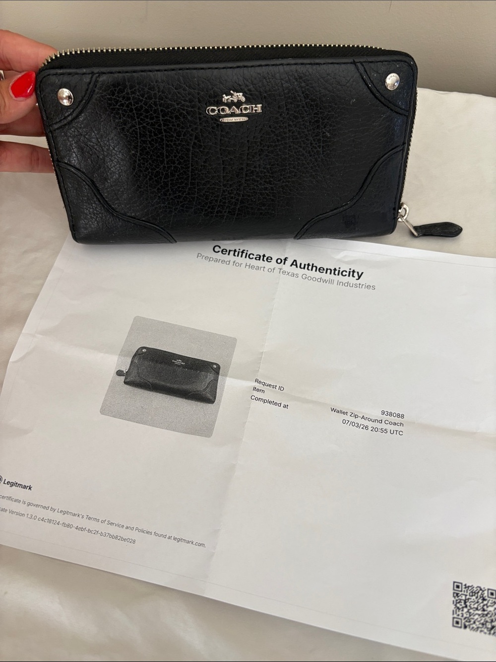 EUC - Coach Mickie Black Leather Zip Wallet with Silver Logo